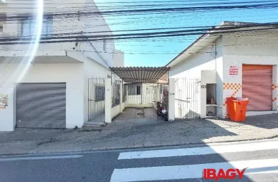 Excelente apartamento 3 dormitório(s) em estreito - florianópolis