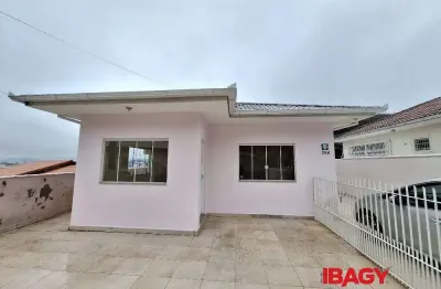 Excelente casa 2 dormitório(s) em fazenda santo antonio - sao jose
