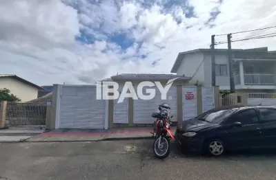 Casa com 1 quarto para alugar na Rua Barcellos, Forquilhas, São José