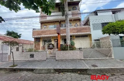 Casa comercial para alugar na Rua Professora Enoé Schutel, 168, Trindade, Florianópolis