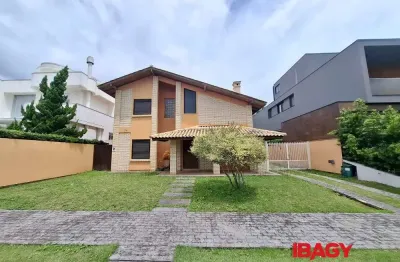 Casa com 3 quartos para alugar na Rua dos Robaletes, 218, Jurerê, Florianópolis