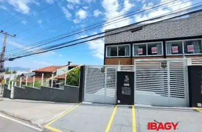 Casa com 2 quartos para alugar na Avenida do Antão, 481, Centro, Florianópolis