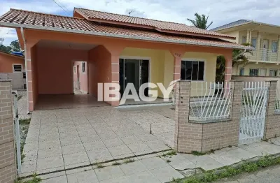 Casa com 3 quartos para alugar na Servidão Nelson Ernesto Alves, 402, Barra do Aririú, Palhoça