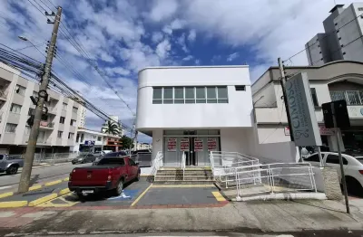 Prédio para alugar na Rua Antônio Scherer, 633, Kobrasol, São José