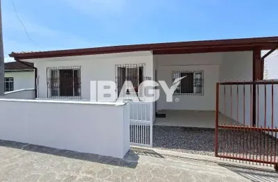 Casa com 2 quartos para alugar na Rua Lupércio Domingos Espíndola, 152, Barra do Aririú, Palhoça