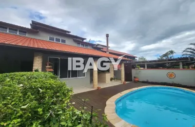 Excelente casa 4 dormitório(s) em rio tavares - florianópolis