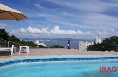 Excelente casa 4 dormitório(s) em joão paulo - florianópolis