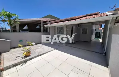 Casa com 2 quartos para alugar na Rua das Alfazemas, 134, Barra do Aririú, Palhoça