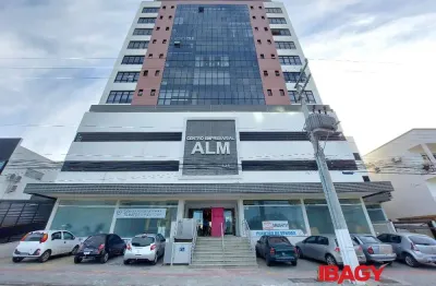 Sala comercial para alugar na Rua Najla Carone Guedert, 818, Pagani, Palhoça