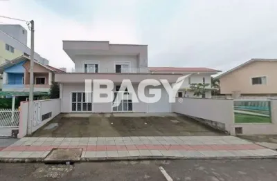Casa com 3 quartos para alugar na Rua Trieste, 76, Pagani, Palhoça
