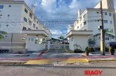 Apartamento com 2 quartos para alugar na Rua dos Palmiteiros, 220, Madri, Palhoça