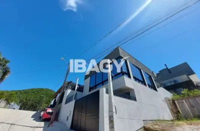 Excelente Casa 3 dormitório(s) em Saco Grande - Florianópolis