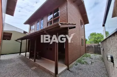 Excelente Casa 2 dormitório(s) em São João do Rio Vermellho - Florianópolis