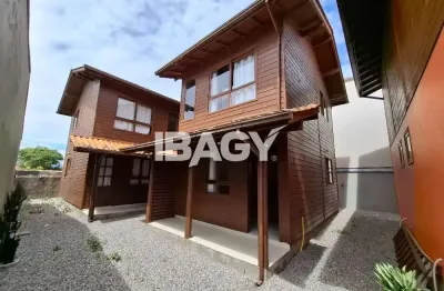 Excelente Casa 2 dormitório(s) em São João do Rio Vermellho - Florianópolis