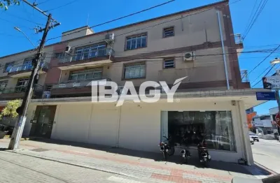 Apartamento com 3 quartos para alugar na Avenida Barão do Rio Branco, 99, Centro, Palhoça