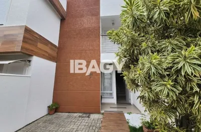 Excelente Casa 3 dormitório(s) em Campeche - Florianópolis