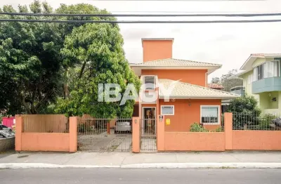 Excelente Casa 3 dormitório(s) em Sambaqui - Florianópolis