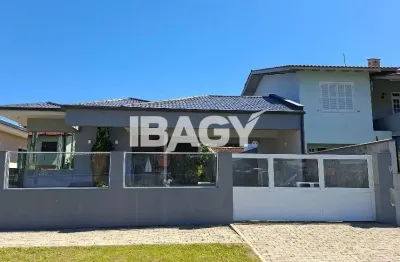 Casa com 3 quartos para alugar na Rua Ipanema, 00, Praia do Sonho, Palhoça