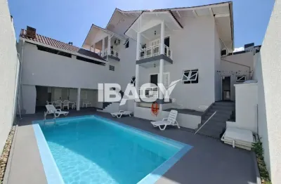 Excelente Casa 4 dormitório(s) em Agronômica - Florianópolis