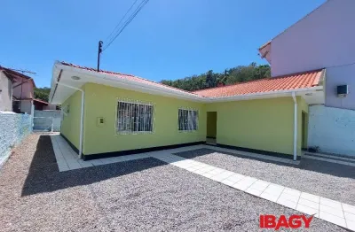 Excelente Casa 3 dormitório(s) em Fazenda Santo Antônio - São José