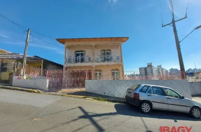 Excelente Casa 4 dormitório(s) em Capoeiras - Florianópolis