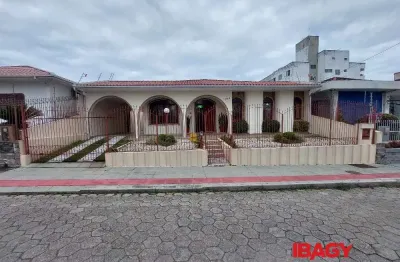 Excelente casa 3 dormitório(s) em jardim atlântico - florianópolis