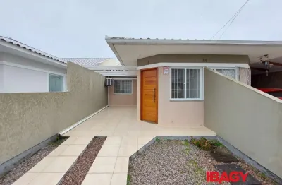 Casa com 2 quartos para alugar na Rua Palmas, 26, Bela Vista, Palhoça