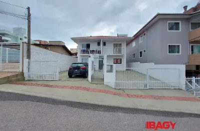 Apartamento com 2 quartos para alugar na Rua Trieste, 456, Pagani, Palhoça