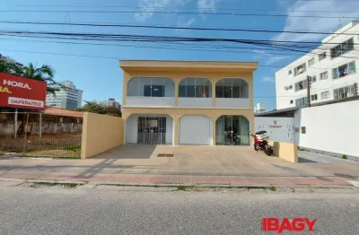 Excelente casa 3 dormitório(s) em estreito - florianópolis