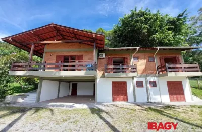 Excelente Casa 5 dormitório(s) em Sambaqui - Florianópolis