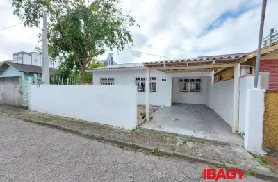 Excelente casa 3 dormitório(s) em estreito - florianópolis