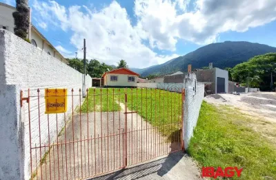 Casa com 2 quartos para alugar na Rua Tereza Carolina Fernandes, 88, Praia de Fora, Palhoça