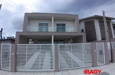 Excelente casa 3 dormitório(s) em carianos - florianópolis