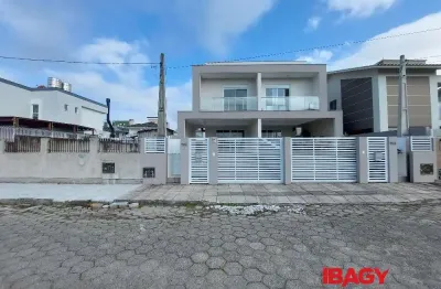 Excelente casa 3 dormitório(s) em carianos - florianópolis
