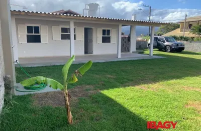 Excelente casa 2 dormitório(s) em balneário ponta do papagaio (ens brito) - palhoça