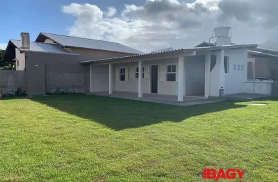 Excelente casa 2 dormitório(s) em balneário ponta do papagaio (ens brito) - palhoça