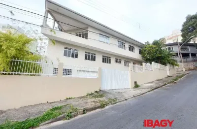 Excelente Casa 4 dormitório(s) em Bom Abrigo - Florianópolis