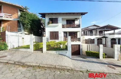 Excelente casa 4 dormitório(s) em trindade - florianópolis