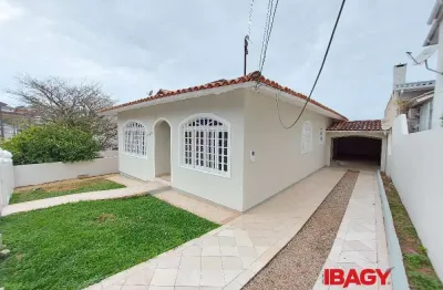 Casa com 4 quartos para alugar na Rua Ervino Gerlach, 169, Centro, São José