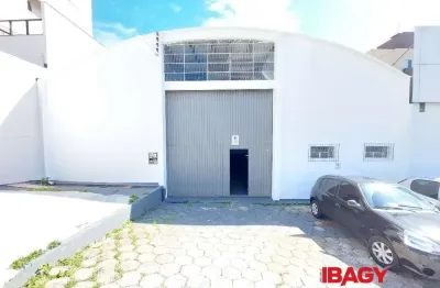 Barracão / Galpão / Depósito para alugar na Rua Renato Ramos da Silva, 184, Barreiros, São José