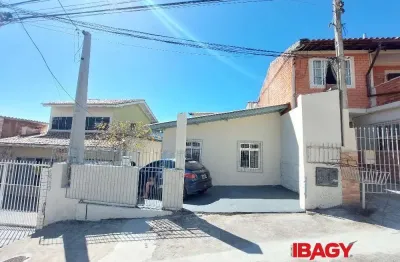 Excelente casa 2 dormitório(s) em capoeiras - florianópolis