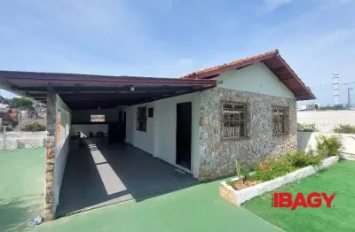 Excelente casa 3 dormitório(s) em capoeiras - florianópolis