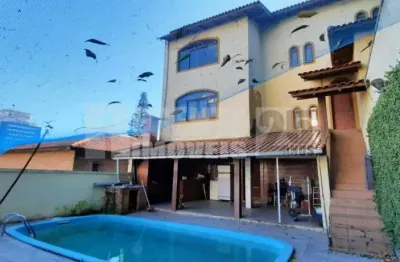 Casa à venda com 5 quartos no bairro coqueiros em florianópolis