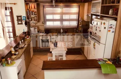 Casa com 3 quartos à venda no bairro carianos em florianópolis