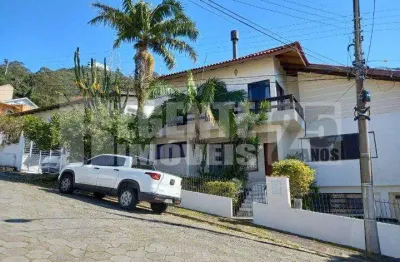 Casa com 6 quartos à venda no bairro trindade em florianópolis.