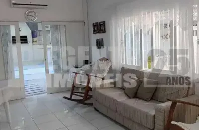 Casa à venda no bairro cachoeira do bom jesus em florianópolis.