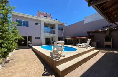 Excelente casa mobiliada de 4 dormitórios no bairro carianos!