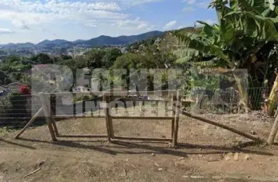 Terreno com 587,02m² à venda no bairro pantanal em florianópolis.