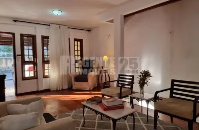 Casa espaçosa e aconchegante: o lar perfeito para famílias grandes no centro de florianópolis