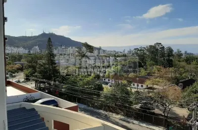 Cobertura duplex com piscina e duas suites + 1 quarto e duas vagas- córrego grande - florianópolis